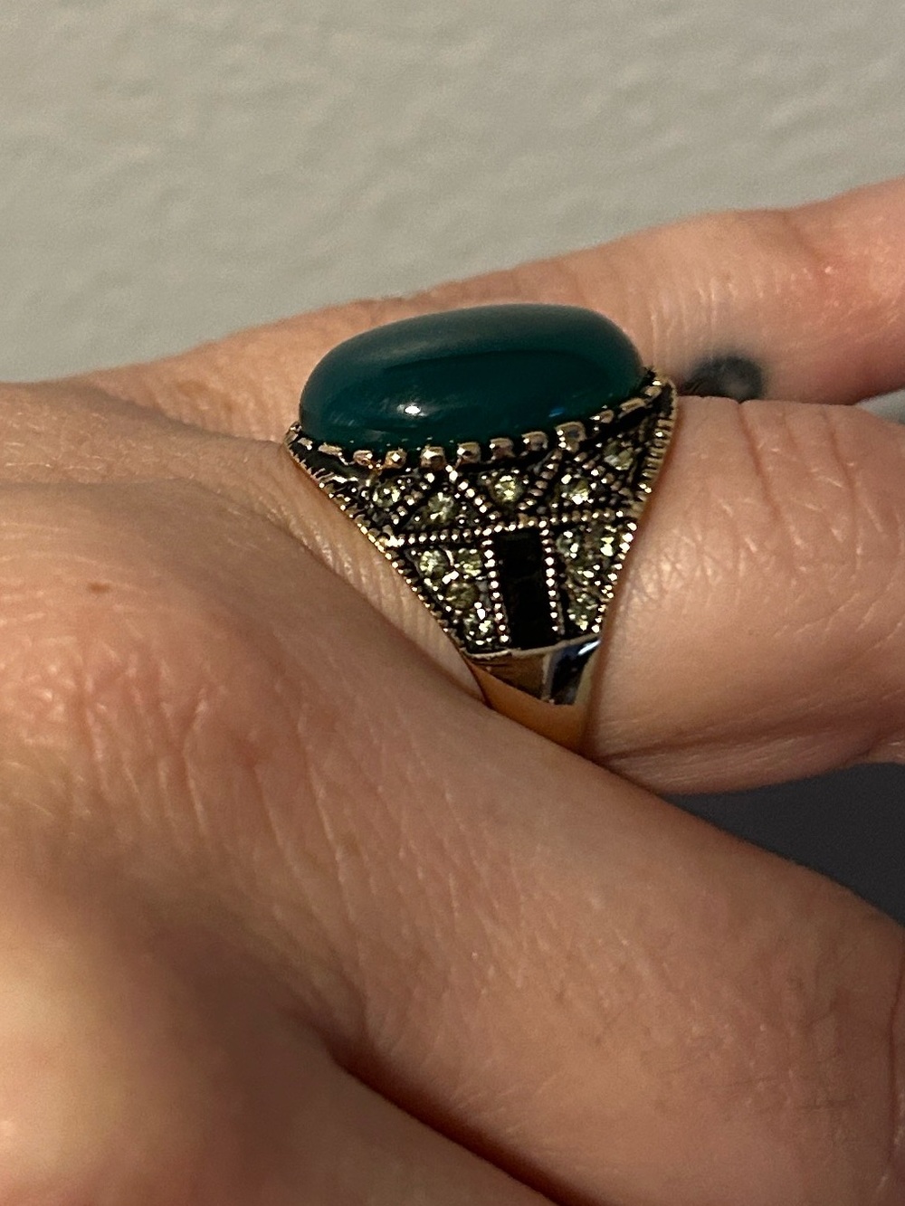 Green cabochon marcasite statement ring size 8 - Picture 4 of 6